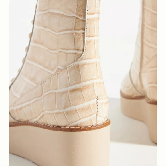 ANTHROPOLOGIE Lace-Up Stompy Boots - Picture 4 of 9